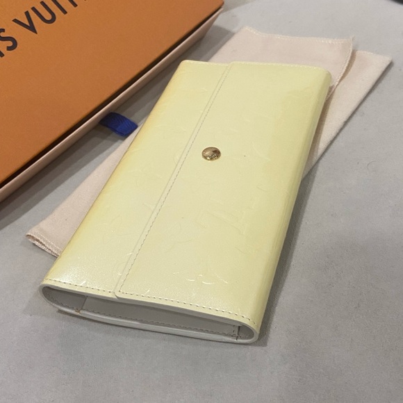 Louis Vuitton Vernis Wallet - Picture 3 of 9